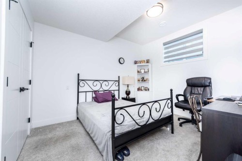 53 Hampstead Mews Nw, Calgary, AB - Indoor Photo Showing Bedroom