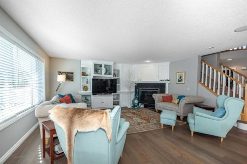 190 Everstone Drive Sw, Calgary, AB - Indoor Photo Showing Living Room