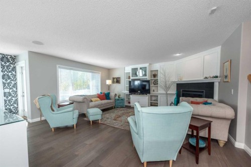 190 Everstone Drive Sw, Calgary, AB - Indoor Photo Showing Living Room