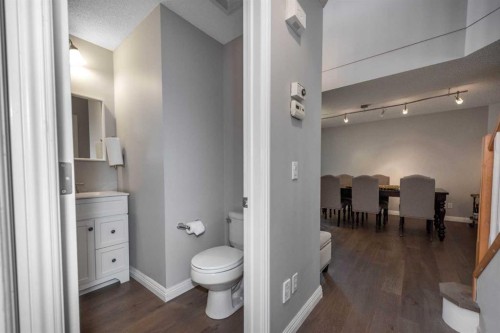 190 Everstone Drive Sw, Calgary, AB - Indoor Photo Showing Bathroom