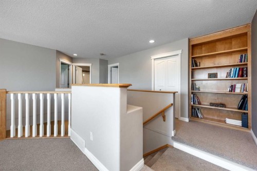 190 Everstone Drive Sw, Calgary, AB - Indoor Photo Showing Other Room