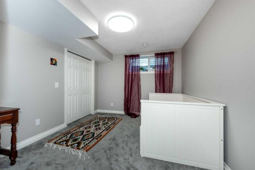 190 Everstone Drive Sw, Calgary, AB - Indoor Photo Showing Other Room