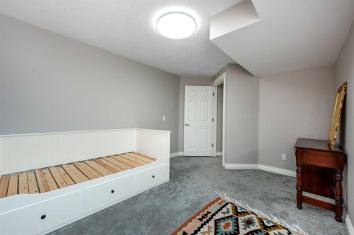 190 Everstone Drive Sw, Calgary, AB - Indoor Photo Showing Other Room