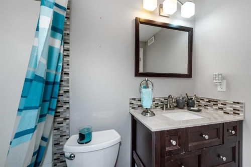 190 Everstone Drive Sw, Calgary, AB - Indoor Photo Showing Bathroom
