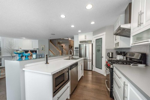190 Everstone Drive Sw, Calgary, AB - Indoor Photo Showing Kitchen With Double Sink With Upgraded Kitchen