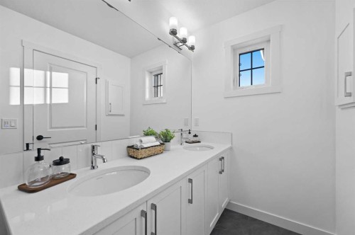 1730 Keystone Creek Avenue, Calgary, AB - Indoor Photo Showing Bathroom