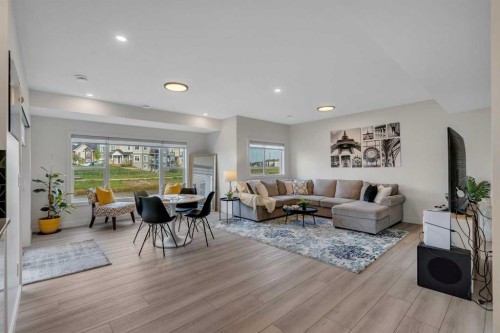 1315 Bayside Drive Sw, Airdrie, AB - Indoor Photo Showing Living Room