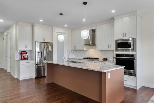 838 Edgefield Street, Strathmore, AB - Indoor Photo Showing Kitchen With Upgraded Kitchen