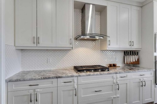 838 Edgefield Street, Strathmore, AB - Indoor Photo Showing Kitchen With Upgraded Kitchen