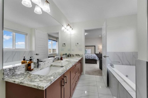 838 Edgefield Street, Strathmore, AB - Indoor Photo Showing Bathroom