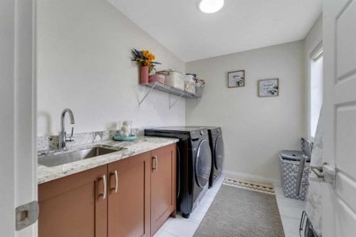 838 Edgefield Street, Strathmore, AB - Indoor Photo Showing Laundry Room