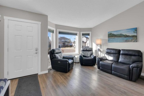 3 Aspen Landing, Strathmore, AB - Indoor Photo Showing Living Room