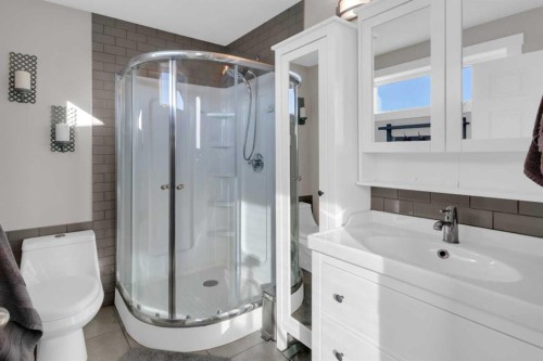 3 Aspen Landing, Strathmore, AB - Indoor Photo Showing Bathroom