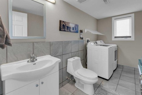 3 Aspen Landing, Strathmore, AB - Indoor Photo Showing Bathroom