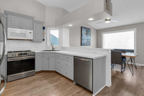 3 Aspen Landing, Strathmore, AB - Indoor Photo Showing Kitchen With Upgraded Kitchen