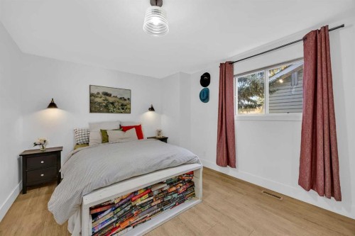 91 Shawglen Way Sw, Calgary, AB - Indoor Photo Showing Bedroom