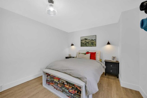91 Shawglen Way Sw, Calgary, AB - Indoor Photo Showing Bedroom