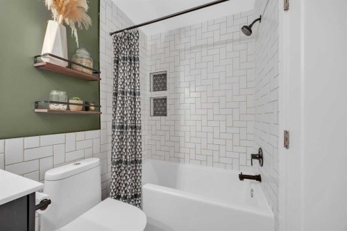 91 Shawglen Way Sw, Calgary, AB - Indoor Photo Showing Bathroom