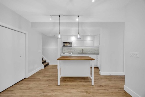91 Shawglen Way Sw, Calgary, AB - Indoor Photo Showing Kitchen