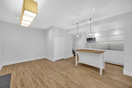 91 Shawglen Way Sw, Calgary, AB - Indoor Photo Showing Kitchen