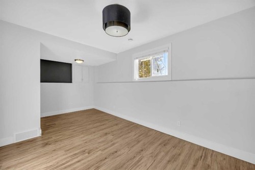 91 Shawglen Way Sw, Calgary, AB - Indoor Photo Showing Other Room