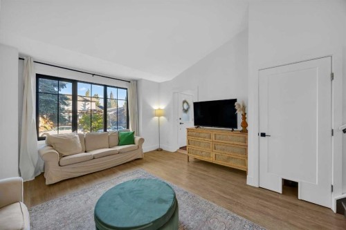91 Shawglen Way Sw, Calgary, AB - Indoor Photo Showing Living Room