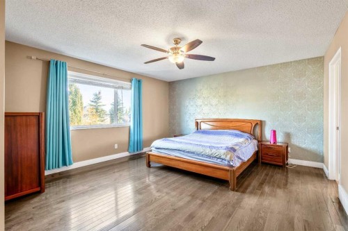 123 Cranwell Close Se, Calgary, AB - Indoor Photo Showing Bedroom