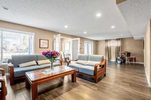 123 Cranwell Close Se, Calgary, AB - Indoor Photo Showing Living Room