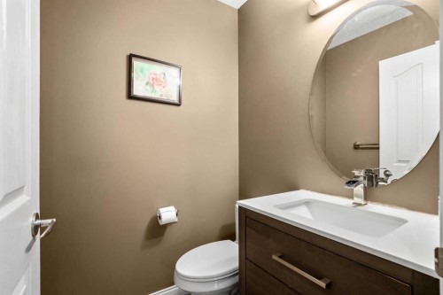 123 Cranwell Close Se, Calgary, AB - Indoor Photo Showing Bathroom