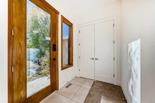 2323 3 Avenue Nw, Calgary, AB - Indoor Photo Showing Other Room