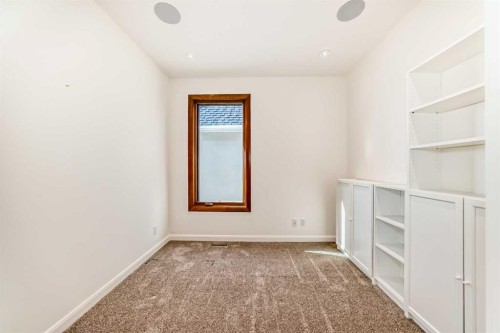 2323 3 Avenue Nw, Calgary, AB - Indoor Photo Showing Other Room