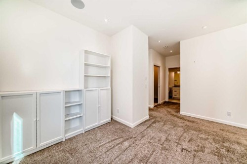 2323 3 Avenue Nw, Calgary, AB - Indoor Photo Showing Other Room
