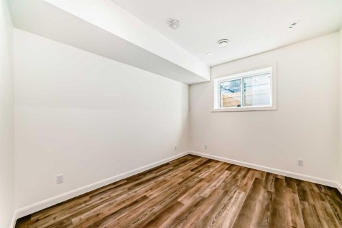 2323 3 Avenue Nw, Calgary, AB - Indoor Photo Showing Other Room