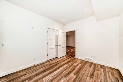 2323 3 Avenue Nw, Calgary, AB - Indoor Photo Showing Other Room