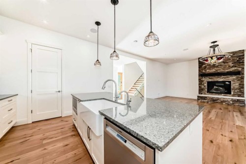 2323 3 Avenue Nw, Calgary, AB - Indoor Photo Showing Kitchen With Upgraded Kitchen