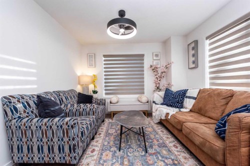 7 Cityline Heath Ne, Calgary, AB - Indoor Photo Showing Living Room