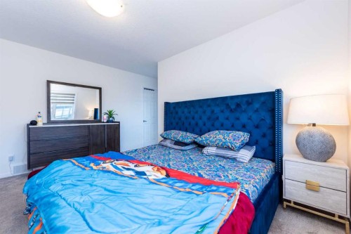 7 Cityline Heath Ne, Calgary, AB - Indoor Photo Showing Bedroom