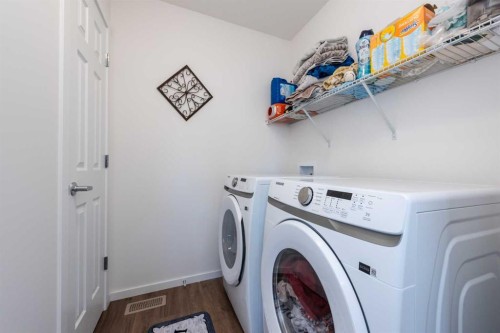 7 Cityline Heath Ne, Calgary, AB - Indoor Photo Showing Laundry Room