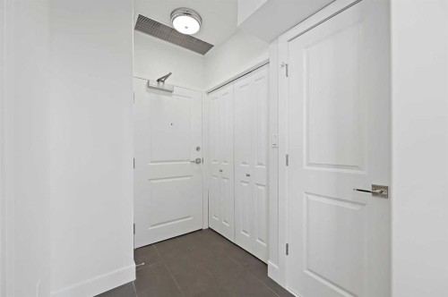 2404-77 Spruce Place Sw, Calgary, AB - Indoor Photo Showing Other Room