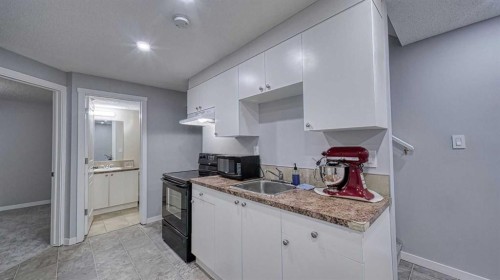 635 Taradale Drive Ne, Calgary, AB - Indoor Photo Showing Kitchen