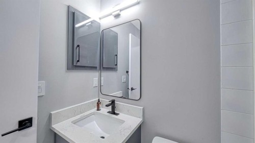 635 Taradale Drive Ne, Calgary, AB - Indoor Photo Showing Bathroom
