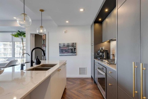 501-8505 Broadcast Avenue Sw, Calgary, AB - Indoor Photo Showing Kitchen With Double Sink With Upgraded Kitchen