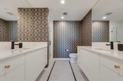 501-8505 Broadcast Avenue Sw, Calgary, AB - Indoor Photo Showing Bathroom