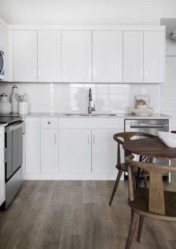 1316-14910 1 Street Nw, Calgary, AB - Indoor Photo Showing Kitchen With Upgraded Kitchen