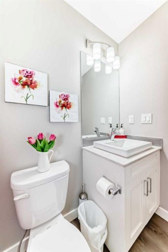 405-10 Walgrove Walk Se, Calgary, AB - Indoor Photo Showing Bathroom