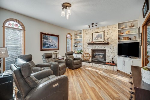 607 9 Street Se, High River, AB - Indoor Photo Showing Living Room With Fireplace