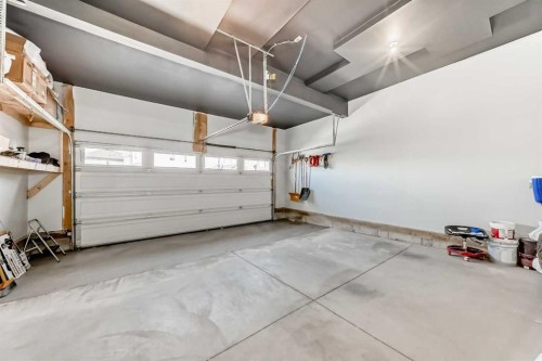 99 Cityline Point Ne, Calgary, AB - Indoor Photo Showing Garage
