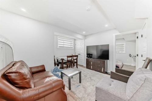 99 Cityline Point Ne, Calgary, AB - Indoor Photo Showing Living Room