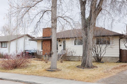 56 Lynndale Crescent Se, Calgary, AB - Outdoor