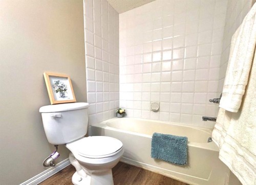 116-369 Rocky Vista Park Nw, Calgary, AB - Indoor Photo Showing Bathroom